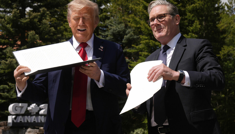 Donald Trump (til venstre) og Keir Starmer deltar på G7-toppmøtet i Canada. Der signerte de den nye handelsavtalen mellom USA og Storbritannia mandag.