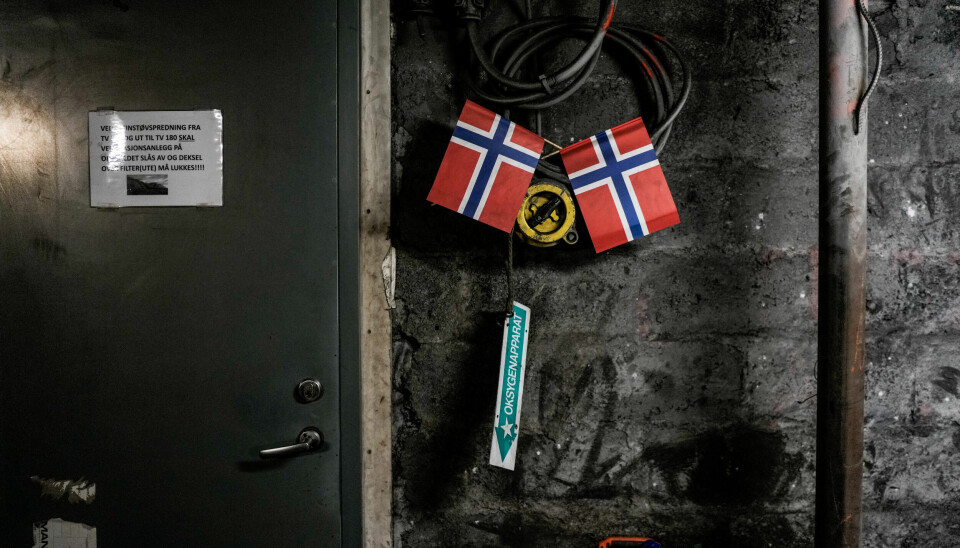 Det var pyntet med norske flagg inne i gruven i forbindelse med kongebesøket.