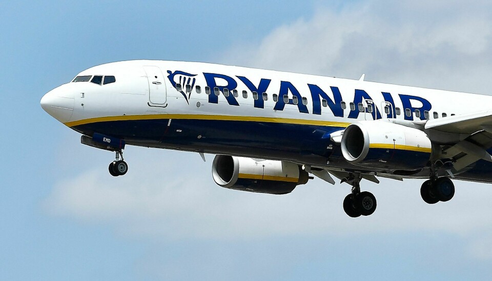 Irske Ryanair har sett seg lei på bråkmakere om bord på flyet, og straffer dem nå med dyre bøter.