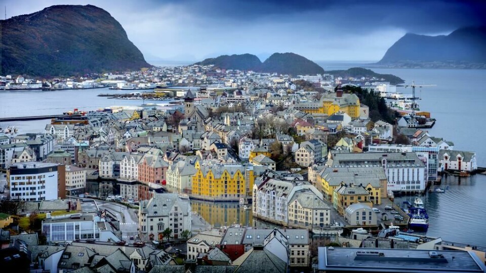 Takket være Atlanterhavsklimaet er Ålesund mildere ennn store deler av resten av Norge, snittemperaturen i vanligvis iskalde januar er +1,4 C. (Foto: Visit Norway)