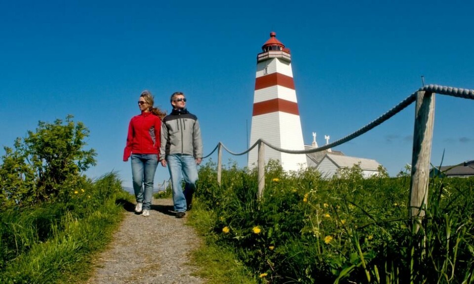 Alnes fyr har åpent hver dag om sommeren og alle søndager om våren og høsten. (Foto: Visit Norway) Alnes fyr har åpent hver dag om sommeren og alle søndager om våren og høsten. Foto: Visit Norway