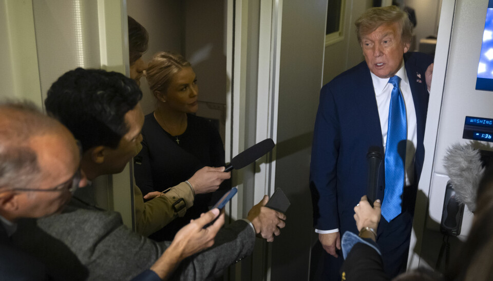 Trump på vei hjem fra G7-toppmøtet Canada i Air Force One tirsdag.