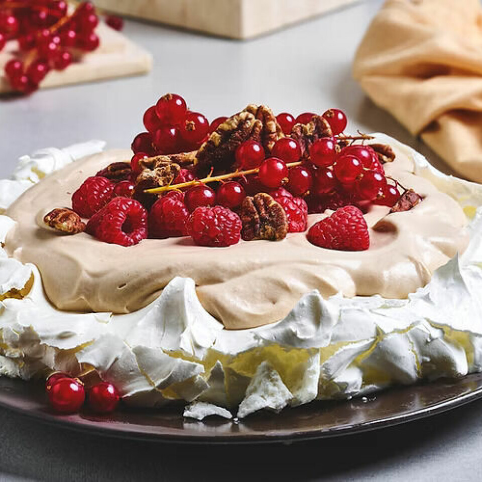 Oppskrift: Pavlova med sjokoladekrem