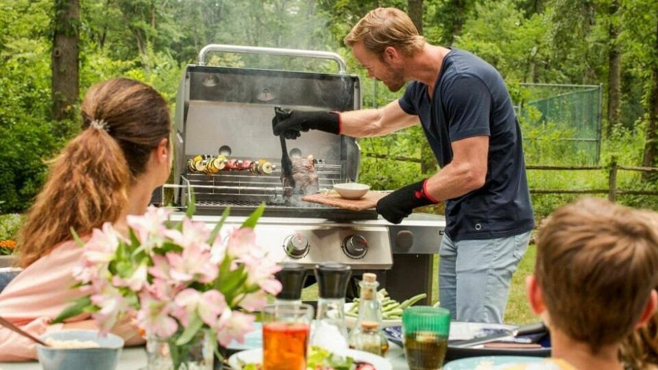 Før grillen kan tas i bruk for en ny grillsesong, er det viktig å se til at den er grundig rengjort. (Foto: Weber)