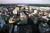 Saigon Floating Hotel kan sees øverst til høyre i dette bildet fra 1991. Foto: Flickr/manhhai.