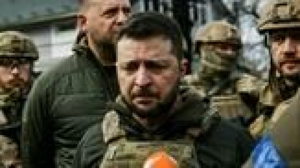 President Volodymyr Zelenskyj besøkte Butsja 4. april, Kyiv-forstaden som var åsted for det som trolig er russiske krigsforbrytelser. President Volodymyr Zelenskyj besøkte Butsja 4. april, Kyiv-forstaden som var åsted for det som trolig er russiske krigsforbrytelser. Foto: Ronaldo Schemidt / AFP/NTB