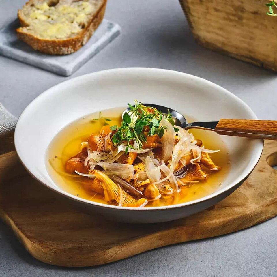 Klar kantarellsuppe