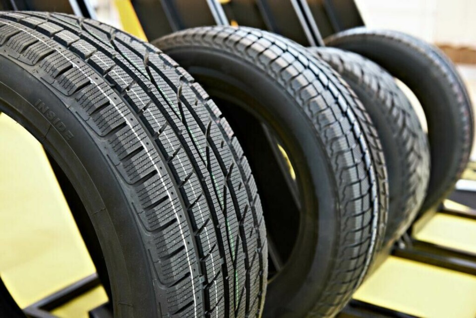 Winter non-studded tires for cars in the shop (Foto: Colourbox)