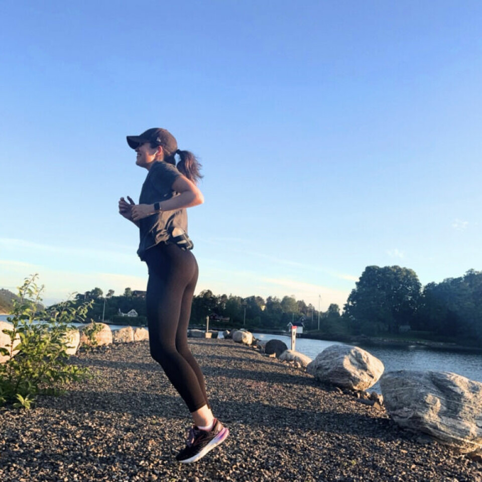 Har du lyst til å trene deg opp til å klare å løpe 10 kilometer? Å løpe en mil er ikke noe man bør starte med over natten, løpeekspert Andreas Gossner fra Løpetrening.no forteller hvordan du bør legge opp treningen om målet er å løpe lengre! (Foto: Cecilie Aasland / ABC Startsiden)