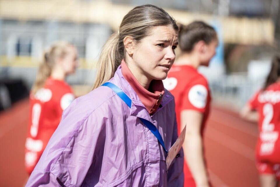Bekkestua 20240427. Brann spiller Andrine Hegerberg spilte ikke under Toppseriekampen i fotball mellom Stabæk og SK Brann på Nadderud stadion. Men møte opp for å heie.Foto: Frederik Ringnes / NTB