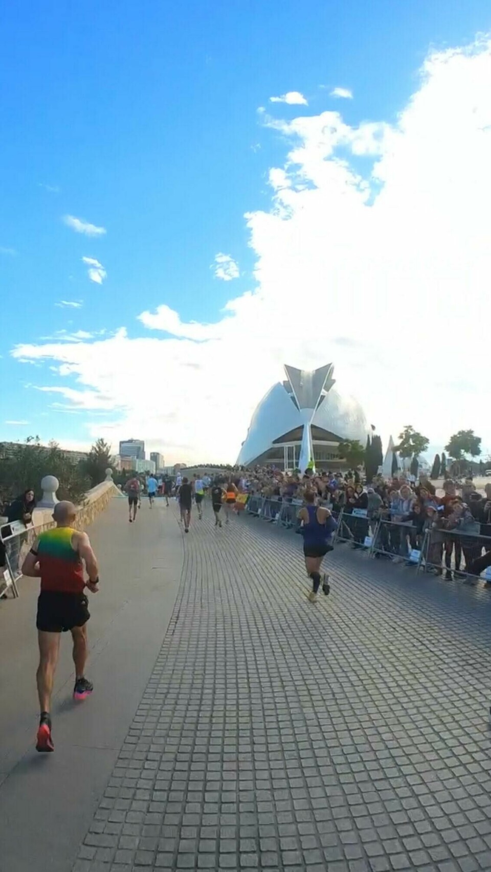 Rett før mål i Valencia Marathon, løpet som er årets mål for Andreas Gossner fra Løpetrening.no. Rett før mål i Valencia Marathon.