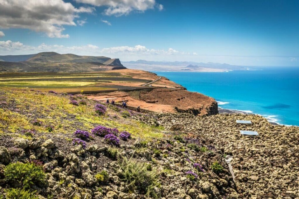 Drømmer du om å reise til en av Kanariøyene, men er usikker på hvilken? Her kan du lese om hva den flotte øya Lanzarote har å by på. (Foto: Colourbox)