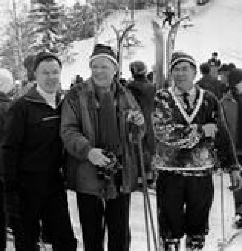 Brødrene (fra venste til høyre) Asbjørn, Sigmund og Birger Ruud fotografert sammen i anledning et oppvisningsrenn i Kongsberg i 1966. Brødrene (fra venste til høyre) Asbjørn, Sigmund og Birger Ruud fotografert sammen i anledning et oppvisningsrenn i Kongsberg i 1966. Foto: NTB / NTB