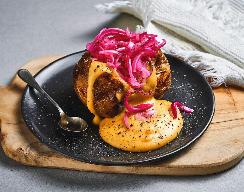 Bakt Potet med Cheddarsaus Kremet Oppskrift
