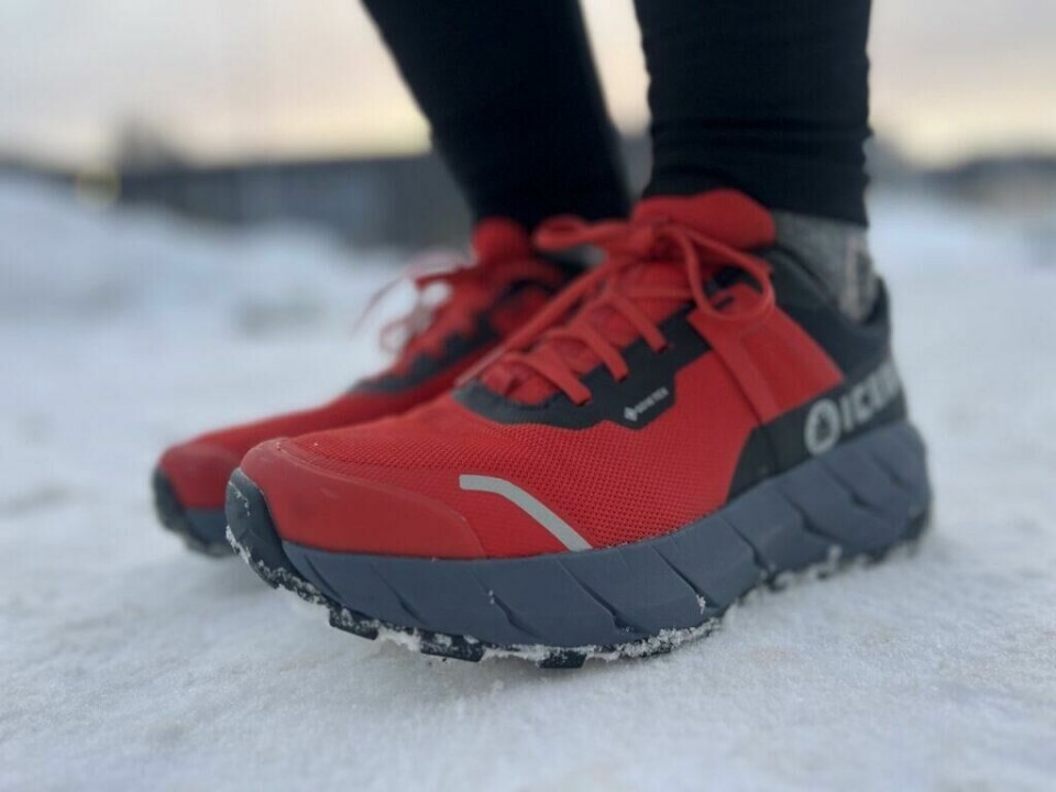 Vi har funnet piggskoene som gjør det best i test i 2024! Her finner du piggsko til dame og herre og testvinnerne er fra populære merker som Icebug, La Sportiva og Salomon. (Foto: Cecilie Aasland / ABC Startsiden)