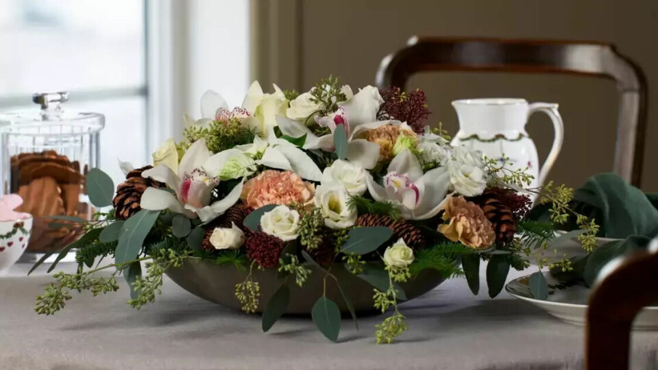 Blomster en en perfekt julegave til den som har alt. Få blomstene levert på døra før jul.