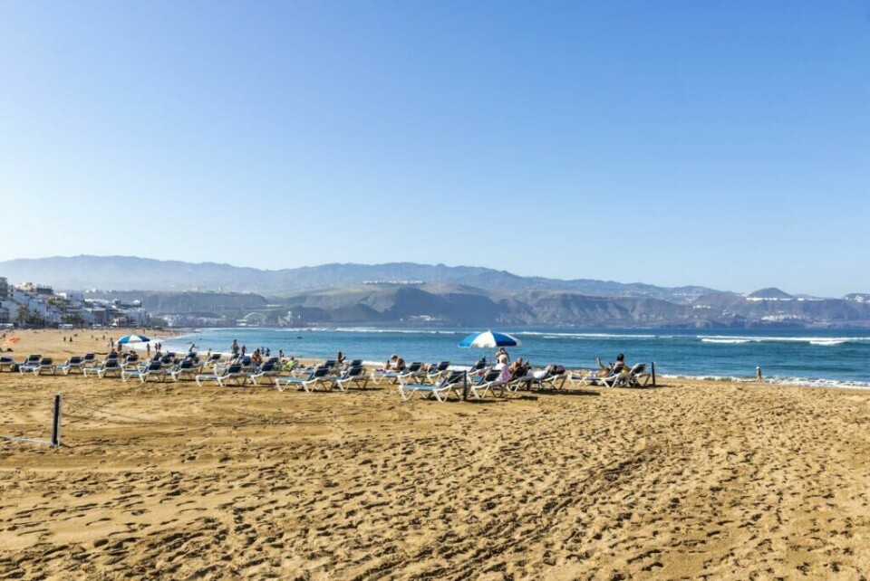 Las Palmas byr på både strand og byliv på Gran Canaria. Playa de Las Canteras strekker seg hele tre km og regnes som en av Europas beste strender. (Foto: Colourbox)