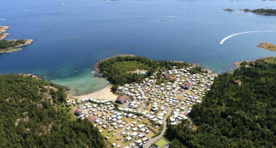 Med sin fantastiske plassering langs kysten på det glade sørlandet blir Moysand Familiecamping et perfekt sted å nyte ferien. Foto: Visit Norway/ Johnny Foss Med sin fantastiske plassering langs kysten på det glade sørlandet blir Moysand familiecamping et perfekt sted å nyte ferien.