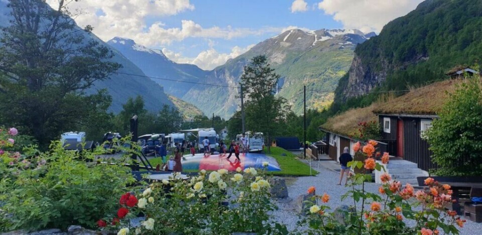 Vinje camping ligger midt blant fjorder og fjell i vakre Geiranger. Campingplassen ligger ca 1,5 kilometer unna Geiranger sentrum og vakre Geirangerfjorden. Foto: Vinje Camping Vinje camping ligger midt blant fosser og fjell i vakre Hardanger. Campingplassen ligger ca 1,5 kilometer unna Geiranger sentrum og den vakre Hardangerfjorden