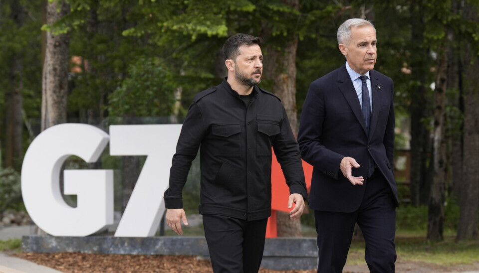 Canada og statsminister Mark Carney (til høyre) er vertskap for G7-toppmøtet, der Ukrainas president Volodymyr Zelenskyj var gjest tirsdag. Etter motstand fra USA droppet Canada en planlagt felles uttalelse om Ukraina, sier en tjenestemann.
