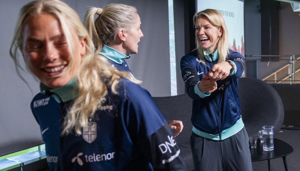 Guro Bergsvand, Norges landslagssjef Gemma Grainger og Ada Stolsmo Hegerberg under en pressekonferanse på Ullevaal stadion da EM-troppen ble presentert.