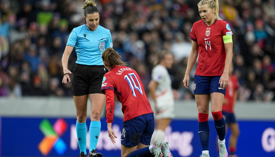 Norges Caroline Graham Hansen og Ada Stolsmo Hegerberg under nasjonsligakampen mot Island på Lerkendal.