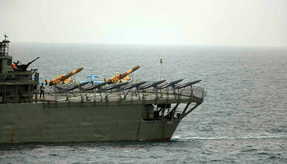 Dette utdelingsbildet, levert av den iranske hærens offisielle nettside, viser et bilde av det iranske marinefartøyet «IRIS Lavan» (514), som frakter militære ubemannede luftfartøyer (UAV-er eller droner) i Det indiske hav 15. juli 2022.
