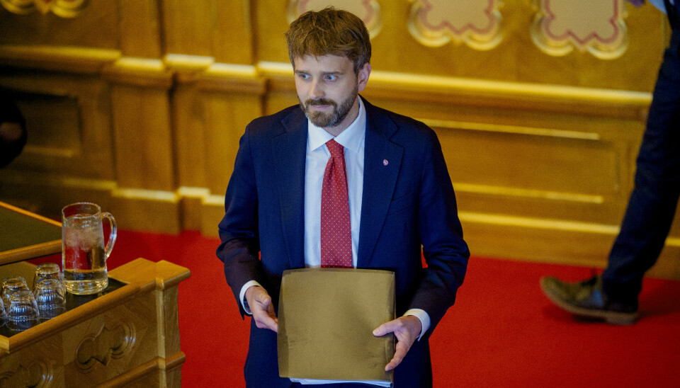 Helseminister Jan Christian Vestre (Ap) er ikke fornøyd med at antall døgnplasser i psykiatrien synker.