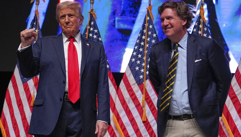 USAs president Donald Trump antyder at han støtter en krig mot Irak. Det er ikke alle hans allierte begeistret for, heller ikke den tidligere TV-verten Tucker Carlson.
