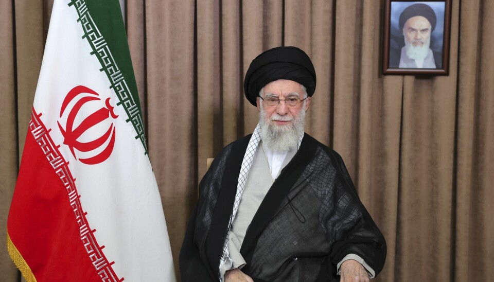 Iran vil aldri godta trakassering fra noen, sier landets øverste leder Ali Khamenei etter mandagens angrep på en amerikansk flybase i Qatar.