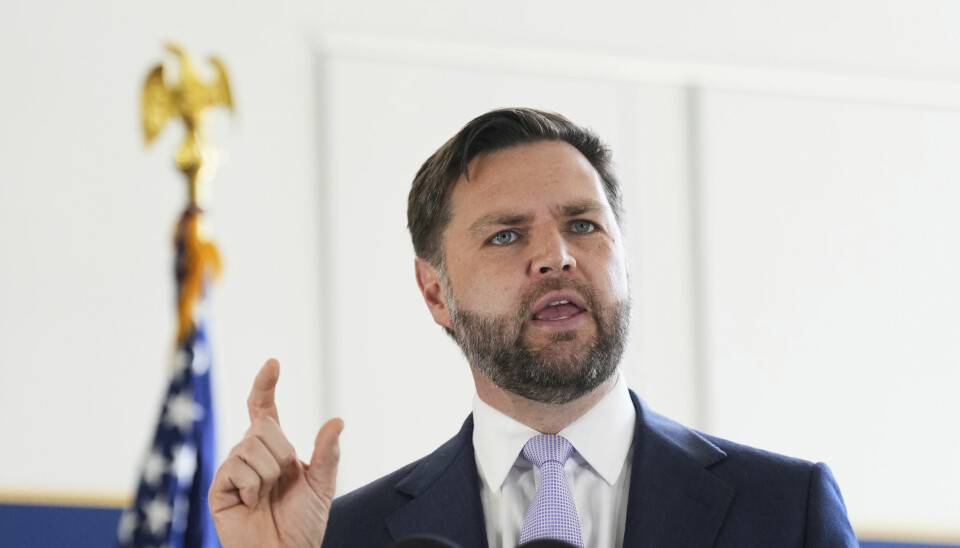 Soldatene fra nasjonalgarden og US Marines trengs fortsatt i Los Angeles, sier visepresident J.D. Vance under et besøk i byen, der det nylig var omfattende demonstrasjoner mot innvandringsmyndighetenes fremferd.