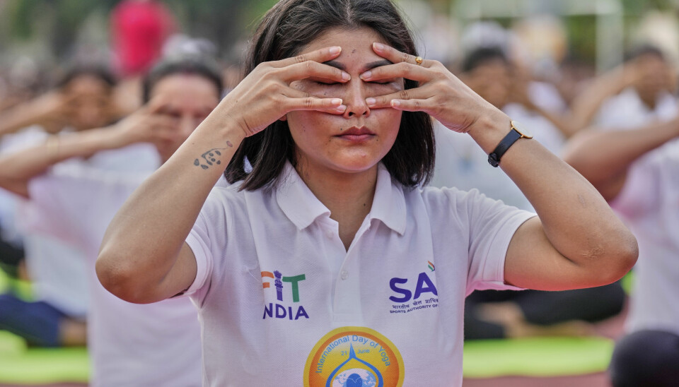 Yoga-trening på en fotballstadion i Guwahati.