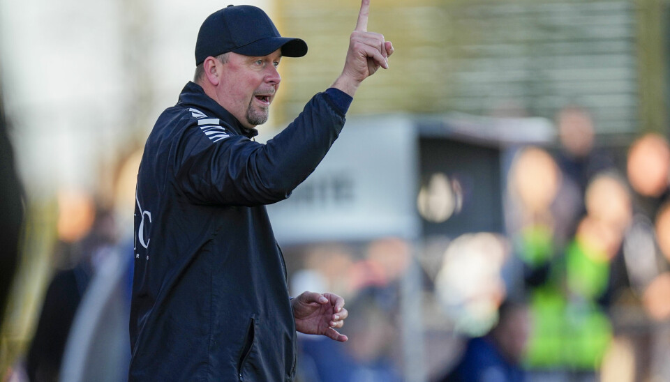 Thomas Myhre i aksjon på sidelinjen i cupkampen mellom Moss og Viking tidligere i år.