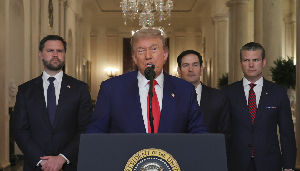 President Donald Trump (midten) ble fulgt av visepresident J.D. Vance (til venstre), utenriksminister Marco Rubio og forsvarsminister Pete Hegseth da han holdt en kort tale til det amerikanske folket etter angrepet på de iranske atomanleggene natt til mandag norsk tid.