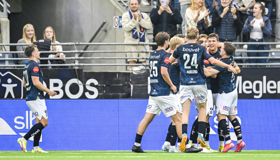 Anders Bærtelsen sendte Viking i ledelsen. Her jubler laget for scoringen.