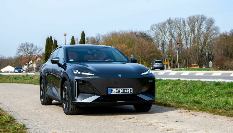 NOE LEXUS: Deepal S07 har en distinkt og godt gjennomført design med karakter, selv om det helt tydelig har et visst preg av Lexus over seg.