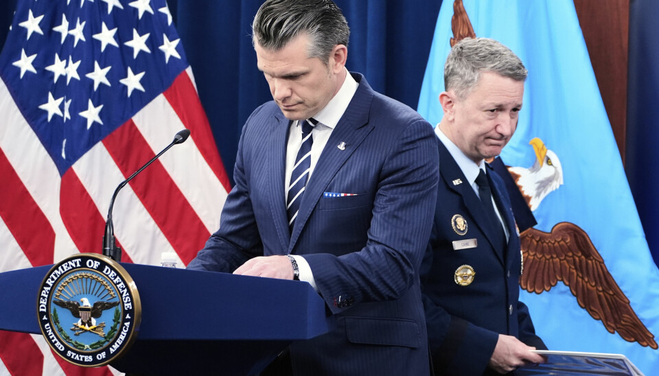 USAs forsvarsminister Pete Hegseth og forsvarssjef Dan Caine møtte pressen i Pentagon søndag for å orientere om det amerikanske angrepet på mål i Iran.