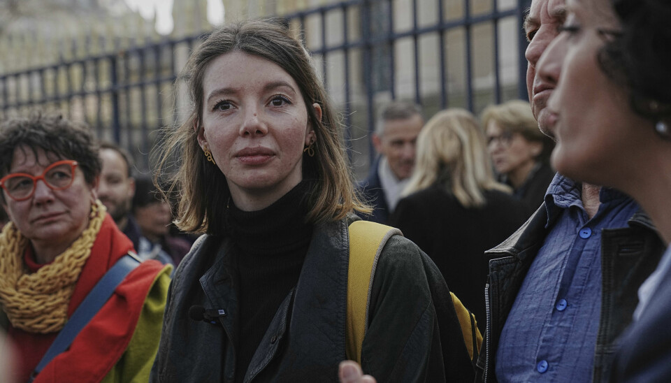 Noemie Kohler, søsteren til Cecile Kohler, har i lang tid protestert mot fengslingen av søsteren og hennes partner, her i Paris. Arkivfoto: Thibault Camus / AP / NTB