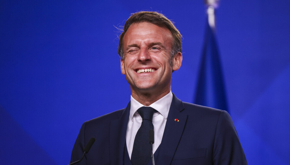 Frankrikes president Emmanuel Macron var i godt humør på pressekonferansen og spøkte da han fikk spørsmål om han har forsøkt å overbevise Støre om å kjøpe franske fregatter.