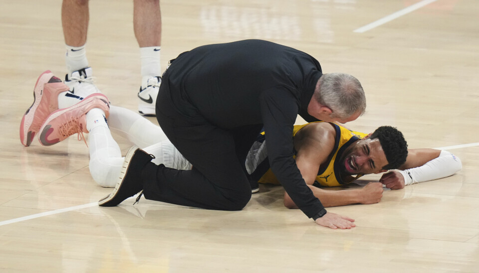Indiana Pacers-stjernen Tyrese Haliburton får medisinsk tilsyn etter at hælsenen hans røk i NBA-finalen mot Oklahoma City Thunder søndag.