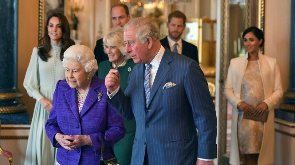 Ny bok om den britiske kongefamilien avslører nye detaljer om dronning Elizabeth IIs død. Her sammen med sin sønn Kong Charles III.