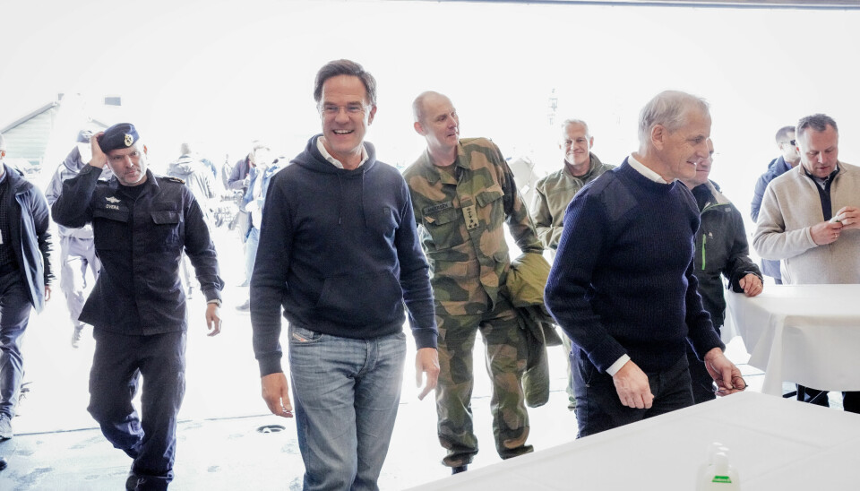 Nato-sjef Mark Rutte sammen med Jonas Gahr Støre om bord på kystvaktskipet KV Svalbard under besøket i Norge i slutten av mai 2025.
