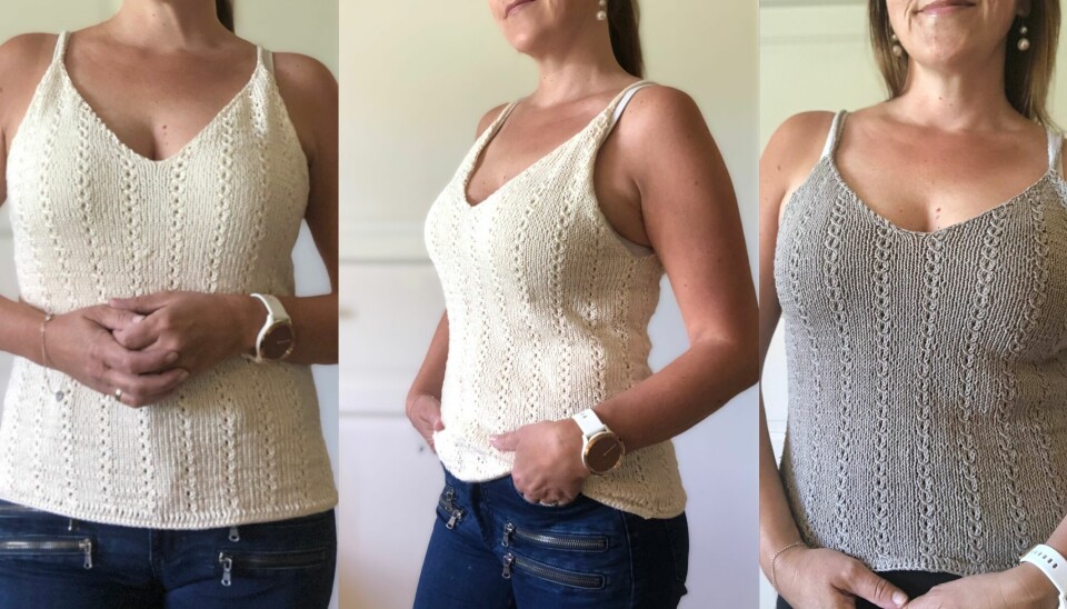 Strikk en lett og luftig singlet til varme dager. Denne passer like godt til hverdag som ferie. Tre nærbilder av samme singlet i ulike farger. Singleten er strikket i bomulls- og linblanding, har smale stropper, v-hals og et enkelt, dekorativt hullmønster. Plagget sitter pent over bysten og har en form som følger kroppen.