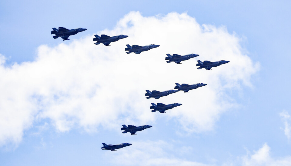 Ti F-35 kampfly over Akershus festning på markeringen av Norges frigjørings- og veterandag.
Foto: Paul Kleiven / NTB