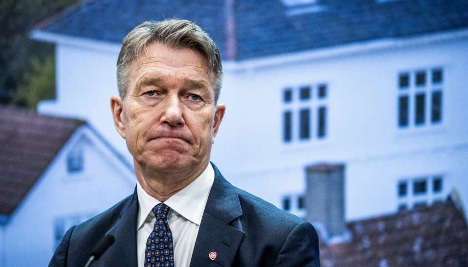 Når Terje Aasland nå lover at direktivet ikke påvirker kommunenes makt, saksbehandlingsregler og den kommunale vetoretten i vindkraftsaker, så gjør han det mot bedre vitende, skriver Sigbjørn Gjelsvik.