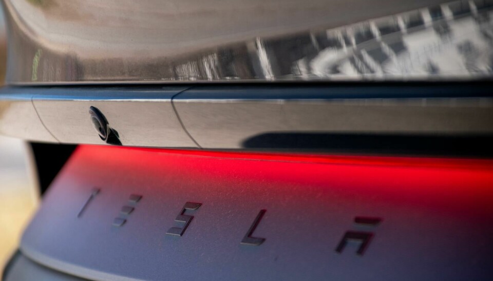 Lyslinjer brer om seg som ild i tørt gress, men Teslas løsning med indirekte lys er det mest sofistikerte så langt.