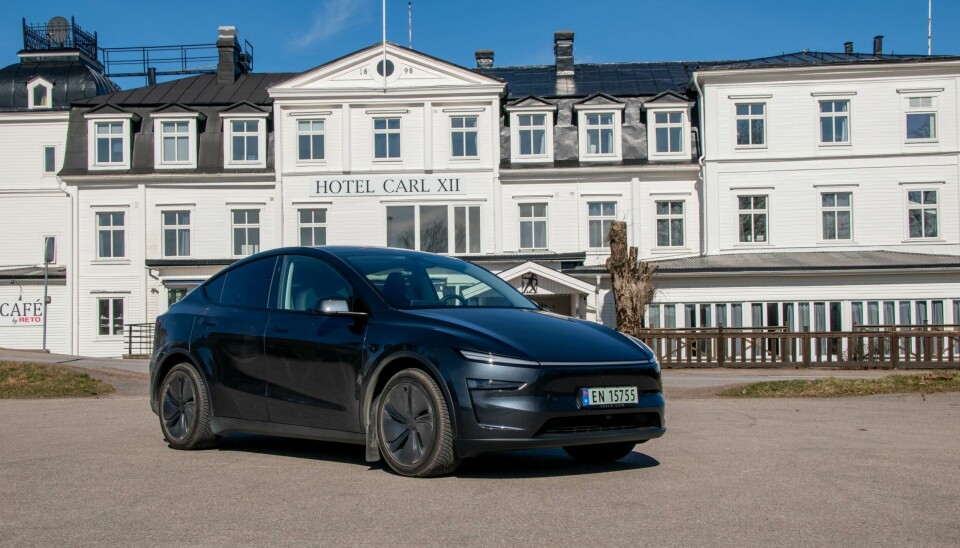 Det er usikkert hvem som skjøt Carl XII i 1718, men i 2025 kan du trygt kjøre en norskregistrert Tesla Model Y til hans hjemland.