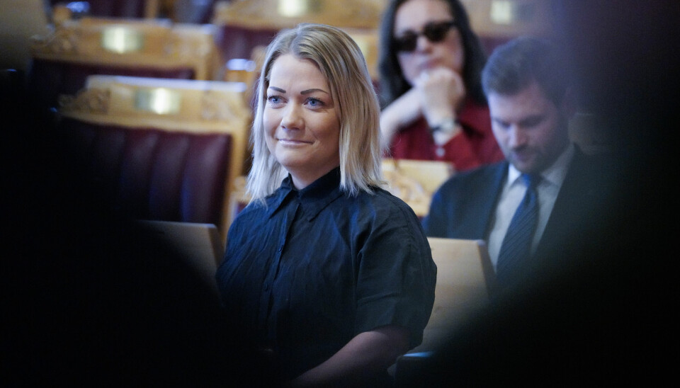 Stortingsrepresentant Sandra Borch (Sp) reagerer kraftig på at det ikke sporenstreks ble utstedt fellingstillatelse på bjørnen som mandag kveld bet en mann i Jarfjord i Sør-Varanger.