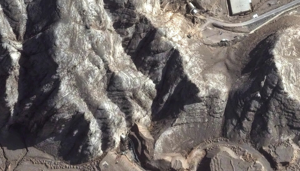 Dette satellittbildet viser tunnelinnganger til atomanlegget i Isfahan etter forrige ukes luftangrep. Bildet er fra tirsdag denne uken.