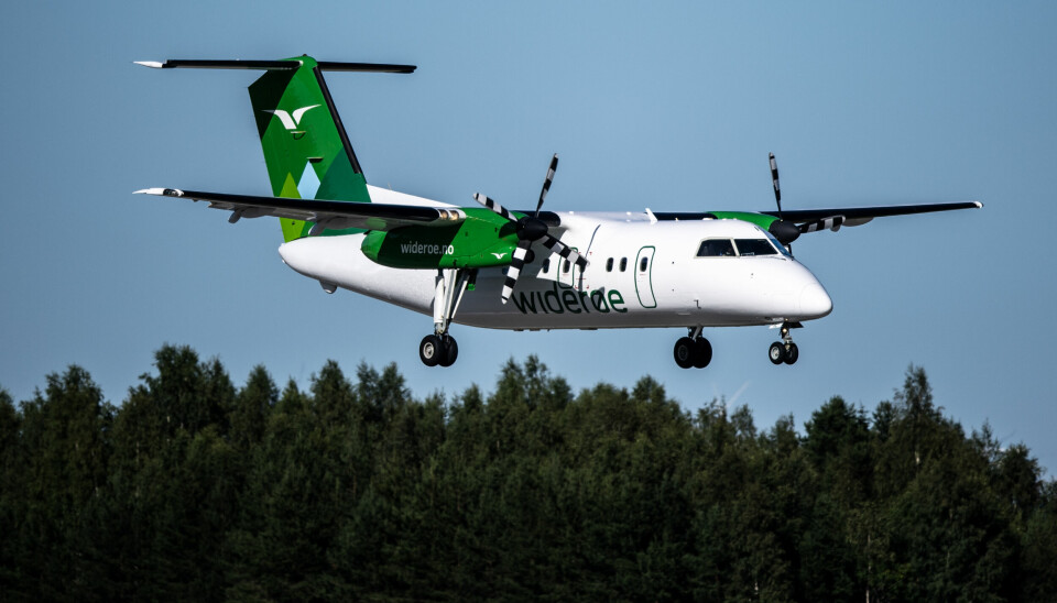 Et Widerøe- fotografert under landing på Gardermoen i fjor sommer.